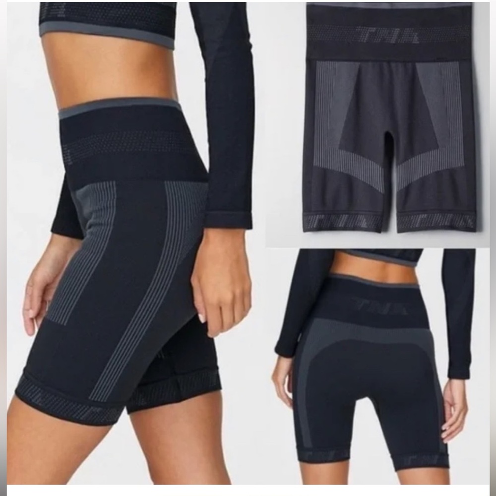 Aritzia TNA Women's Ventura High Rise Seamless Biker Shorts in Dark Grey Size XS